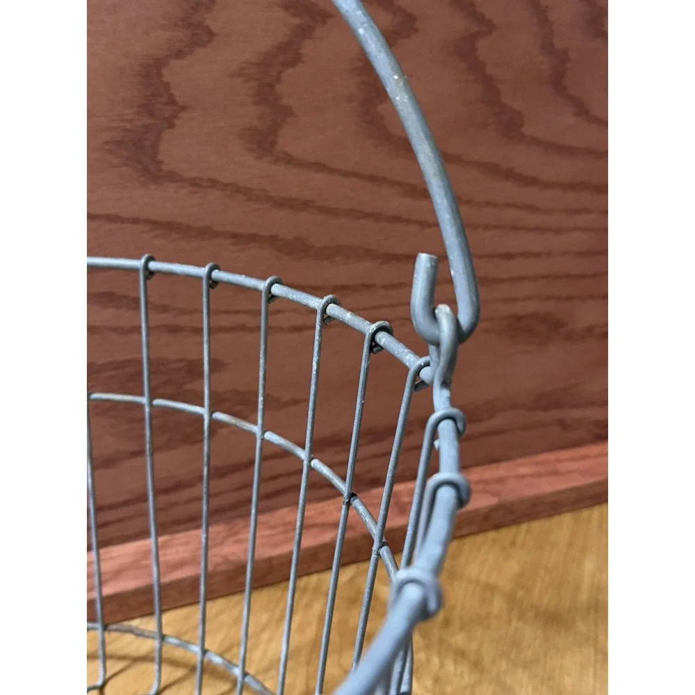 Vintage Farm Egg Basket‎ Metal w/ Handle Large 9